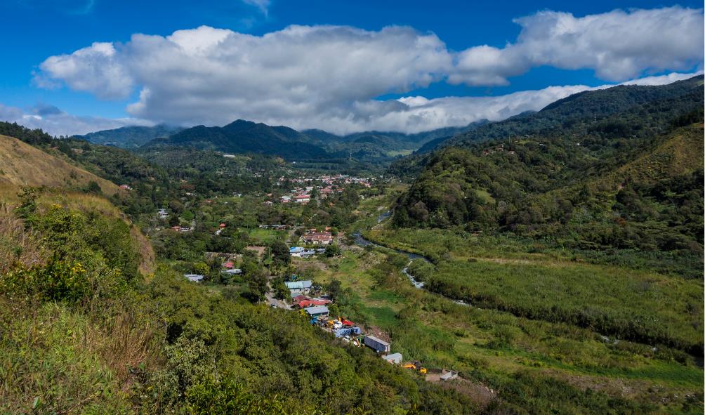 Panama family education options 