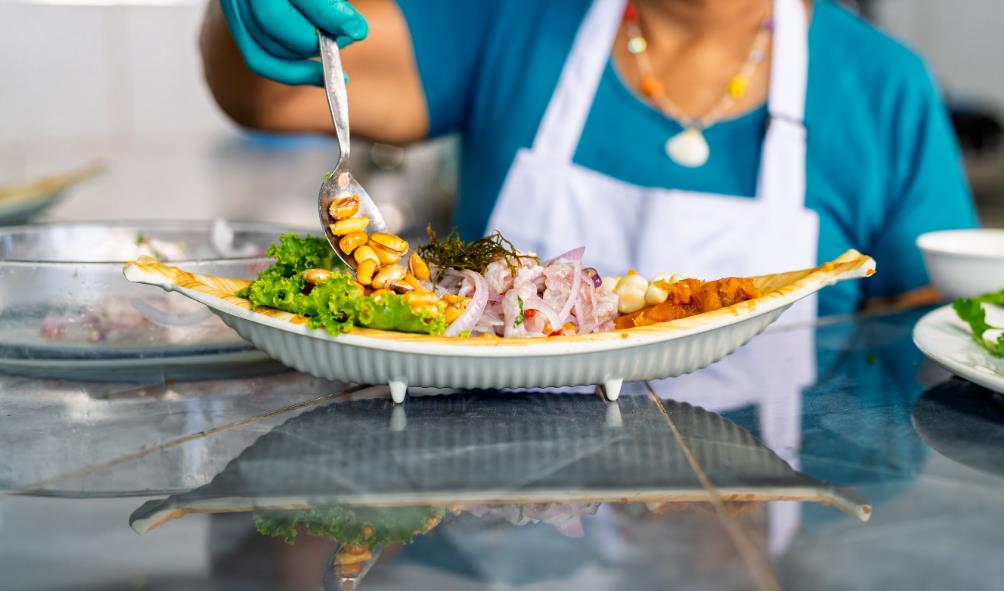 Panama forest foraging 